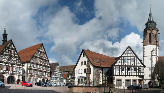 Der Dornstetter Marktplatz mit Rathaus